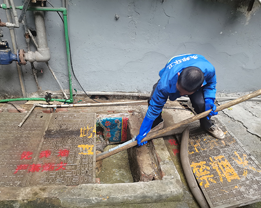 和舍镇清掏化粪池